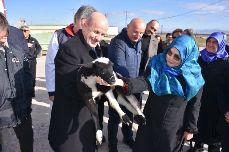 YÖK Başkanı Özvar, AKÜ'nün Eğitim Araştırma ve Uygulama Çiftliği'nde incelemelerde bulundu: