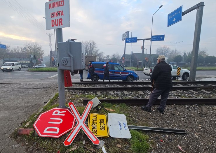 Aydın'da trenin çarptığı kadın yaralandı