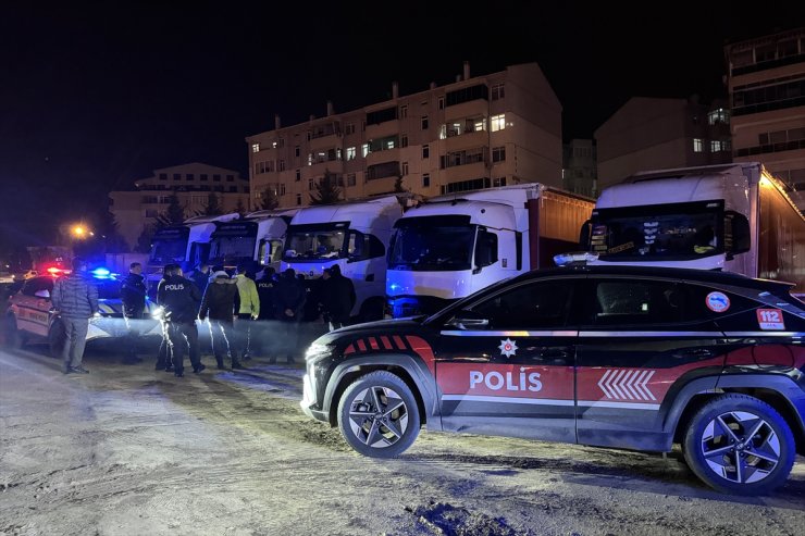 Edirne'de polise mukavemet eden 2 tır sürücüsü gözaltına alındı