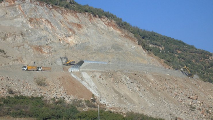 Gaziantep'te depremlerde zarar gören asırlık demir yolu yeniden yapılıyor