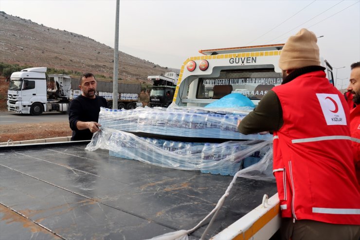 Ülkelerine dönen Suriyeli çocuklara süt dağıtmak için Ankara'dan Hatay'a geldi