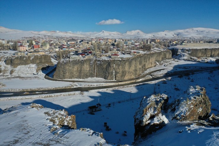 Ağrı'daki Murat Kanyonu ve çevresi beyaza büründü