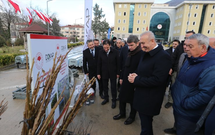 Amasya'da tarım ve hayvancılığı desteklemek için üreticilere malzeme ve ekipman dağıtıldı