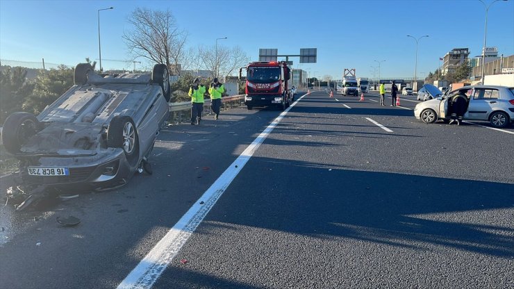 Anadolu Otoyolu'nun Kocaeli kesiminde meydana gelen trafik kazasında 2 kişi yaralandı