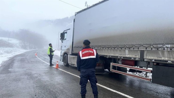 Artvin'de 16 düzensiz göçmen yakalandı