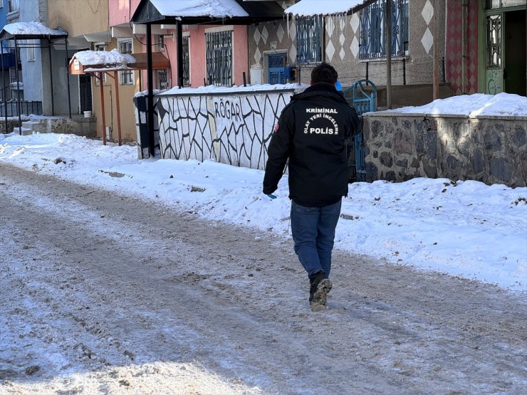 Erzurum'da komşuların bıçaklı kavgasında 1 kişi boynundan yaralandı