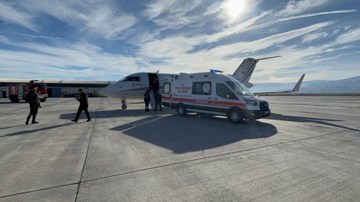 Muş'ta hasta bebek ambulans uçakla Ankara'ya nakledildi