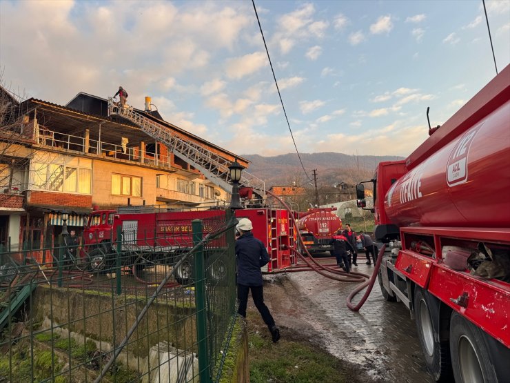 Bartın'da çıkan yangında 2 evde hasar oluştu