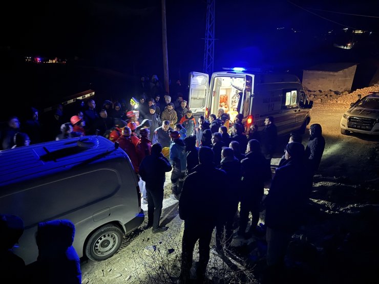 Hakkari'de kayalıklardan düşen kişi hayatını kaybetti