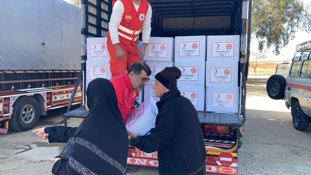 Türk Kızılay, İsrail'in yıkımına uğrayan Lübnan'ın güneyinde ihtiyaç sahiplerine yardım dağıttı