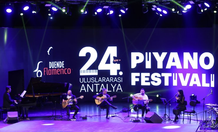 Antalya'da Piyano Festivali'nde "Duende Flamenco Feat" grubu konser verdi