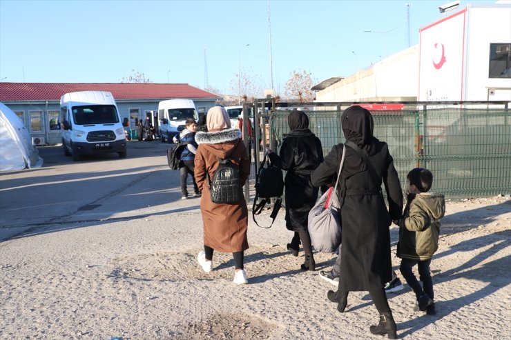 Türkiye'deki Suriyelilerin Kilis'ten ülkelerine dönüşü sürüyor