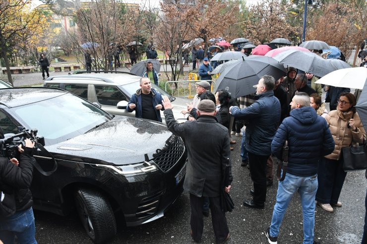 Arnavutluk'ta Tiran Belediye Başkanı Veliaj'ın istifası talebiyle başlayan protestolar sürüyor