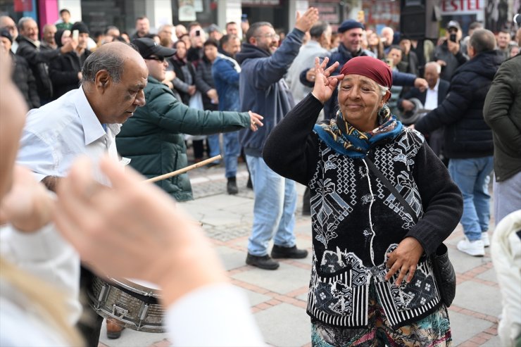 Edirne'de Roman çeribaşısının caddede çektiği klip açık hava konserine döndü