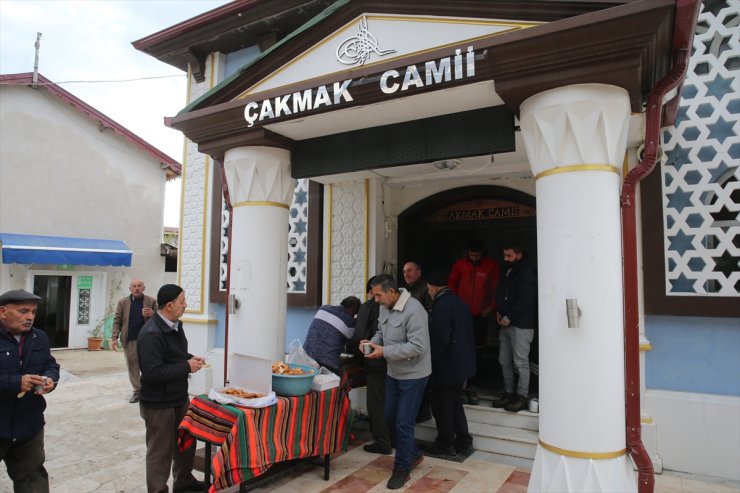 Tokat'ta imamdan cami cemaatine sıcak ikram