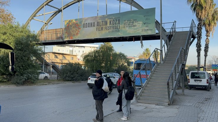 Adana'da üst geçidi kullanmayan 23 kişiye para cezası verildi