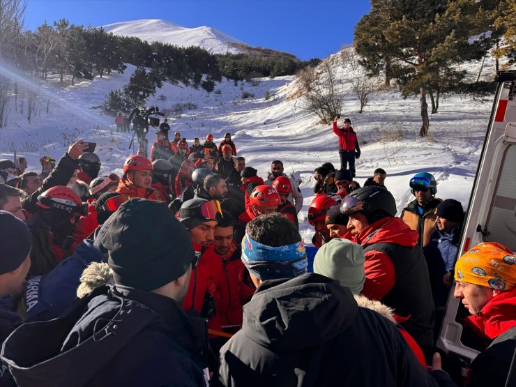 GÜNCELLEME - Erzurum'da Palandöken Dağı'nda sporcuların üzerine çığ düştü