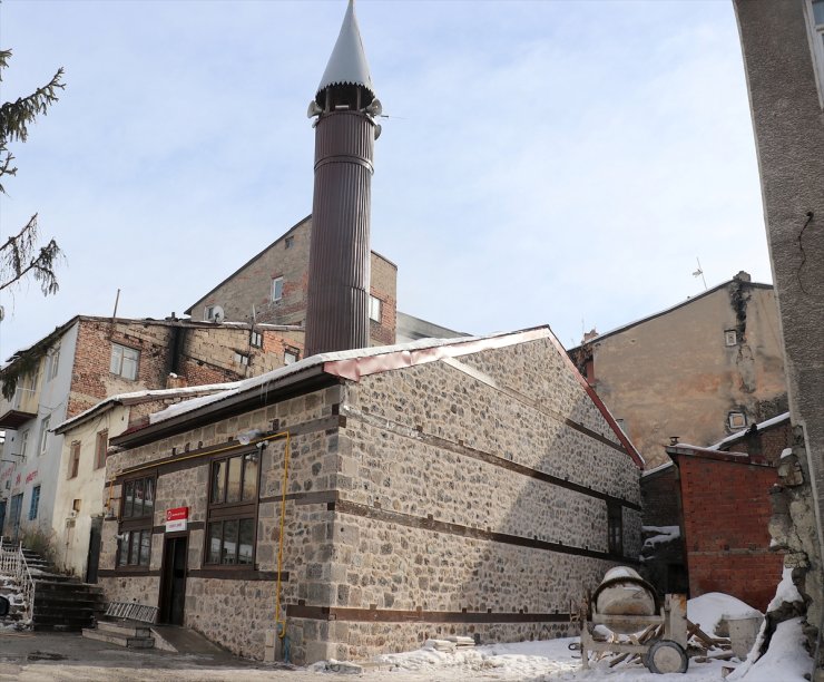 Erzurum'da yıkılmak üzere olan 354 yıllık cami, restorasyon sonrası cemaatiyle buluştu