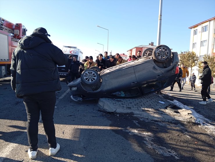 Kars'ta trafik kazasında 2 kişi yaralandı