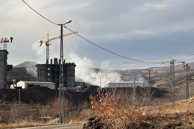 Elazığ'da işçilerin kaldığı konteynerlerde çıkan yangında 2 işçi yaralandı, 1 işçi dumandan etkilendi