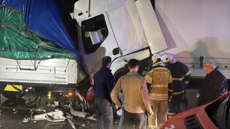 Kütahya'da trafik kazasında 1 kişi yaralandı