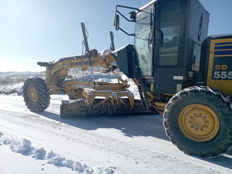 Elazığ'da kardan kapanan 27 köy yolu ulaşıma açıldı