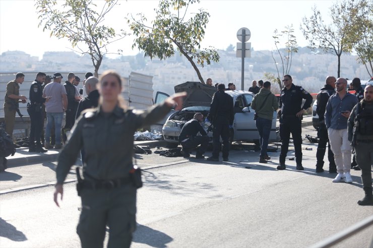 İsrail askerleri, Kudüs'te bıçaklı saldırı girişiminde bulunduğu iddiasıyla bir Filistinliyi ağır yaraladı