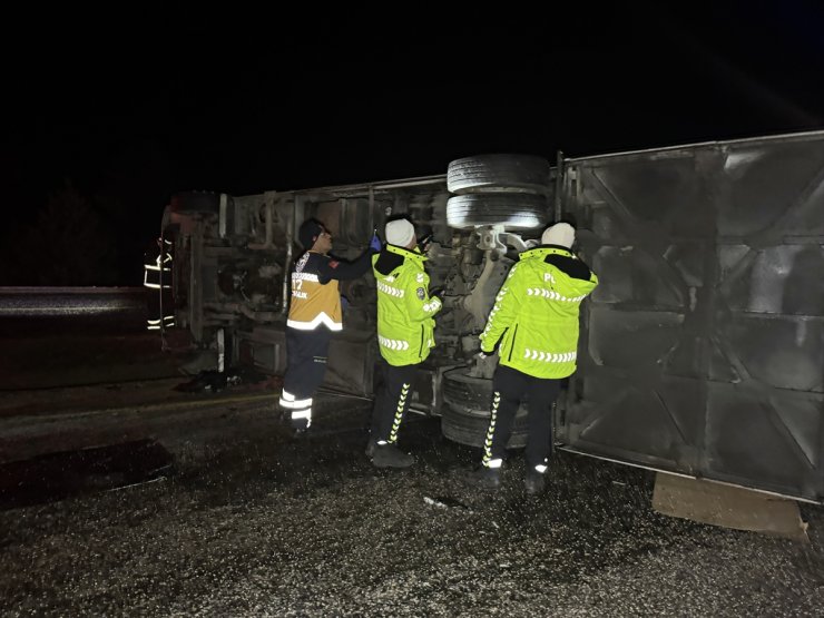 Kastamonu'da devrilen midibüsteki 24 kişi yaralandı