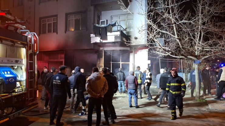 Samsun'da iş yerinde çıkan yangında dumandan etkilenen 2 kişi hastaneye kaldırıldı