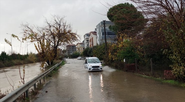 Manavgat'ta şiddetli yağış su baskınlarına neden oldu