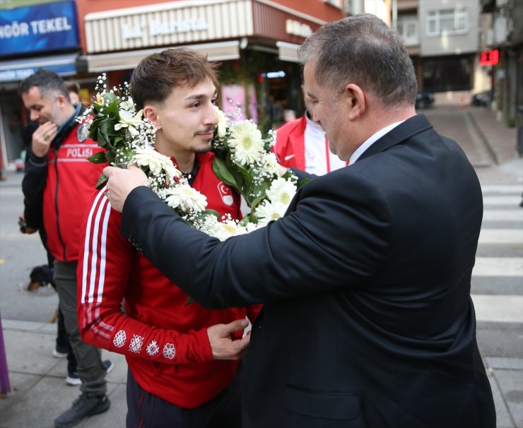 Milli halterci Yusuf Fehmi Genç, Ordu'da törenle karşılandı