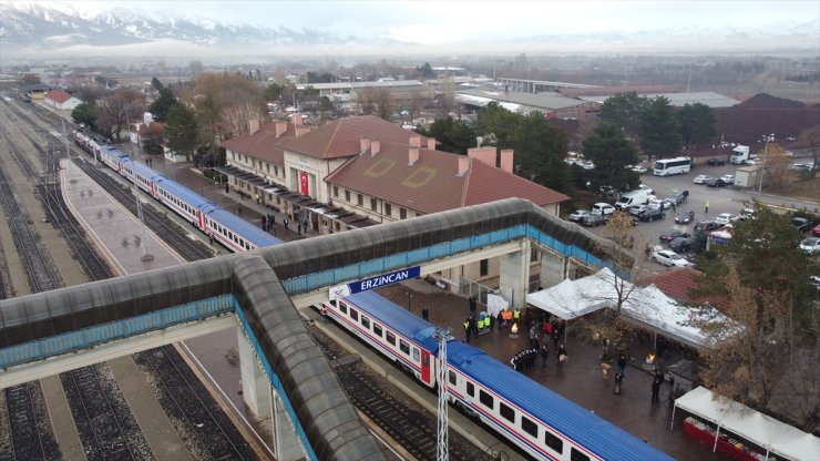 Yeni sezonun ilk seferine çıkan Turistik Doğu Ekspresi, Erzincan'a ulaştı