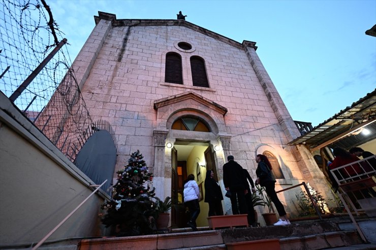 Adana'da Bebekli Kilisesi'nde Noel ayini yapıldı