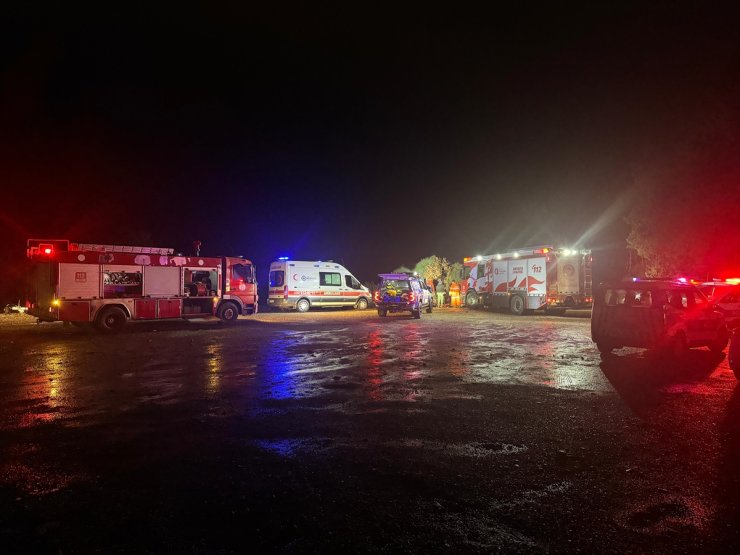 Antalya'da falezden otomobil düştüğü ihbarı üzerine çalışma başlatıldı