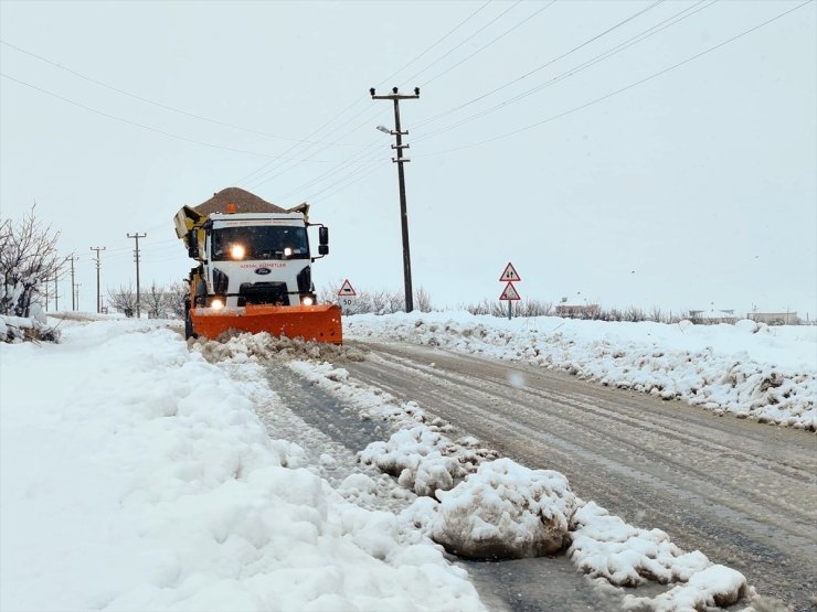 Antalya'da itfaiye ekiplerince 164 su baskınına müdahale edildi