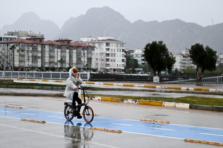 GÜNCELLEME - Antalya'da sağanak ve yüksek kesimlerde kar etkili oluyor