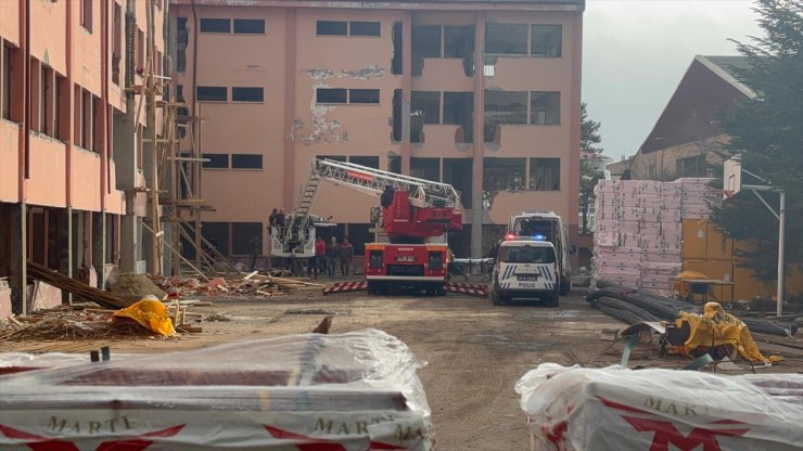 Bolu'da inşaat iskelesinden düşen işçi yaralandı