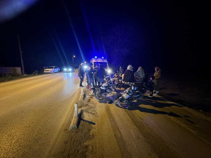 Düzce'de motosikletle elektrikli bisikletin çarpıştığı kazada 2 kişi yaralandı