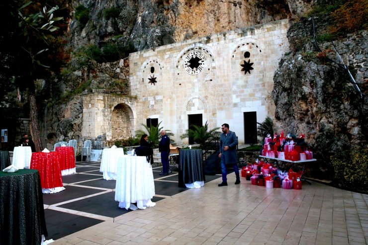 Hatay'da St. Pierre Kilisesi'nde Noel ayini yapıldı