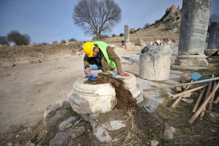 Kastabala Antik Kenti'ndeki sütunlu yolda restorasyon çalışması başlatıldı