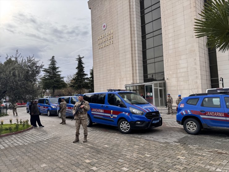 Manisa'da iki aile arasında çıkan kavgada 1'i ağır 3 kişi yaralandı