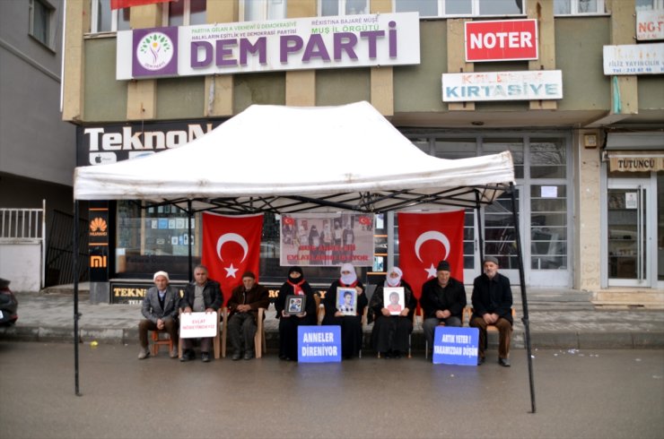 Muşlu aileler DEM Parti binası önündeki eylemlerine devam etti