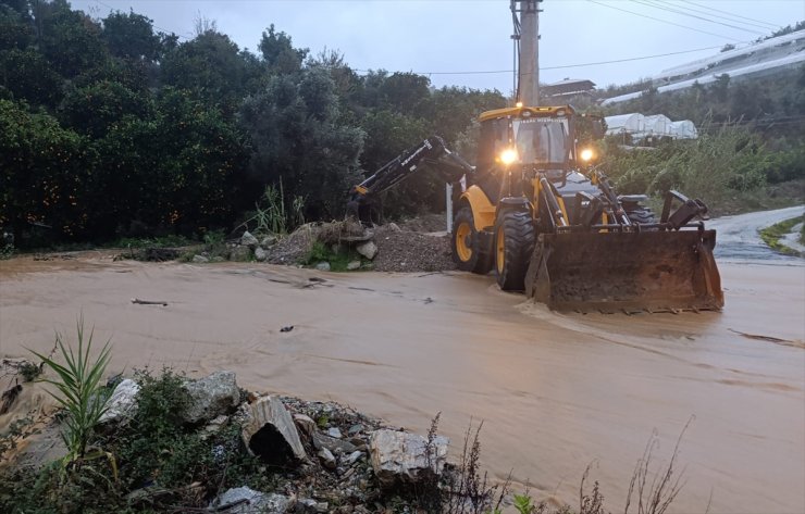 GÜNCELLEME - Antalya'da sağanak ve yüksek kesimlerde kar etkisini sürdürüyor