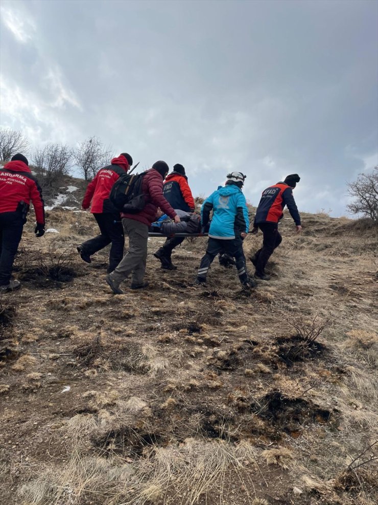 Erciyes'te kayalıklardan düşmesi sonucu ayağı kırılan dağcı kurtarıldı