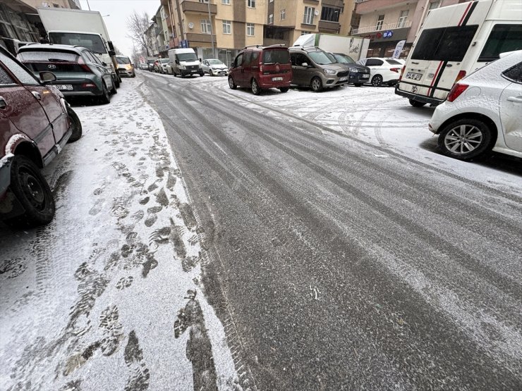 Erzurum ve Ardahan karla beyaza büründü