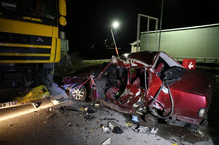 GÜNCELLEME - Edirne'de tırla çarpışan otomobilin sürücüsü öldü