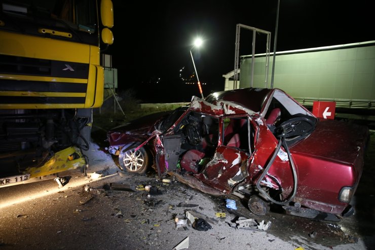 Edirne'de tırla çarpışan otomobilin sürücüsü ağır yaralandı