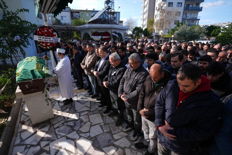 İzmir'de trafik kazasında ölen liseli Yağmur son yolcuğuna uğurlandı