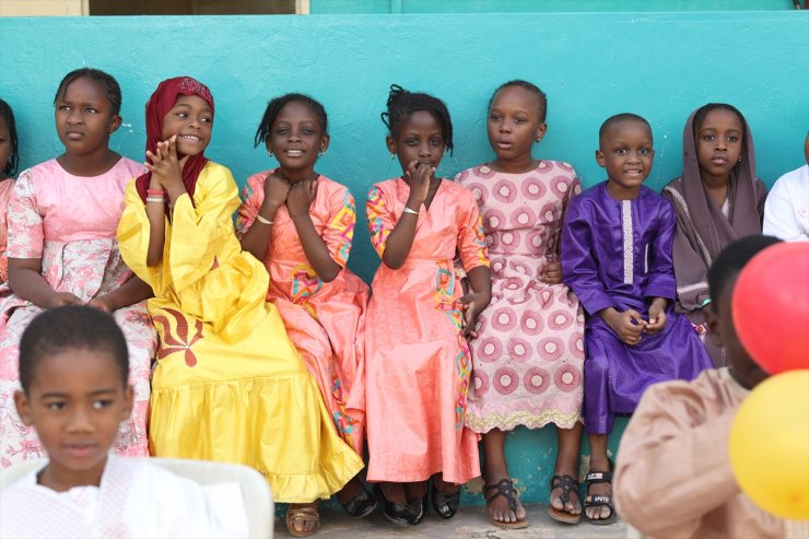 TMV Senegal Okulları "Cuma Selamlığı" uygulamasıyla ülke geleneklerini yaşatmaya çalışıyor