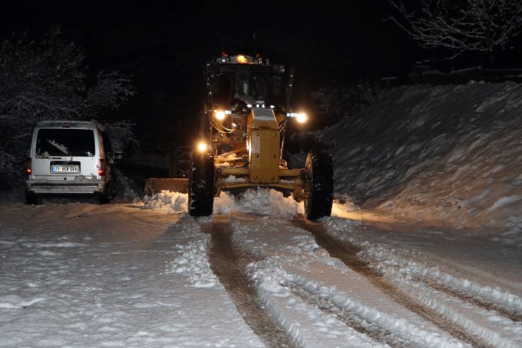 Elazığ'da kar nedeniyle kapanan 57 köy yolu ulaşıma açıldı